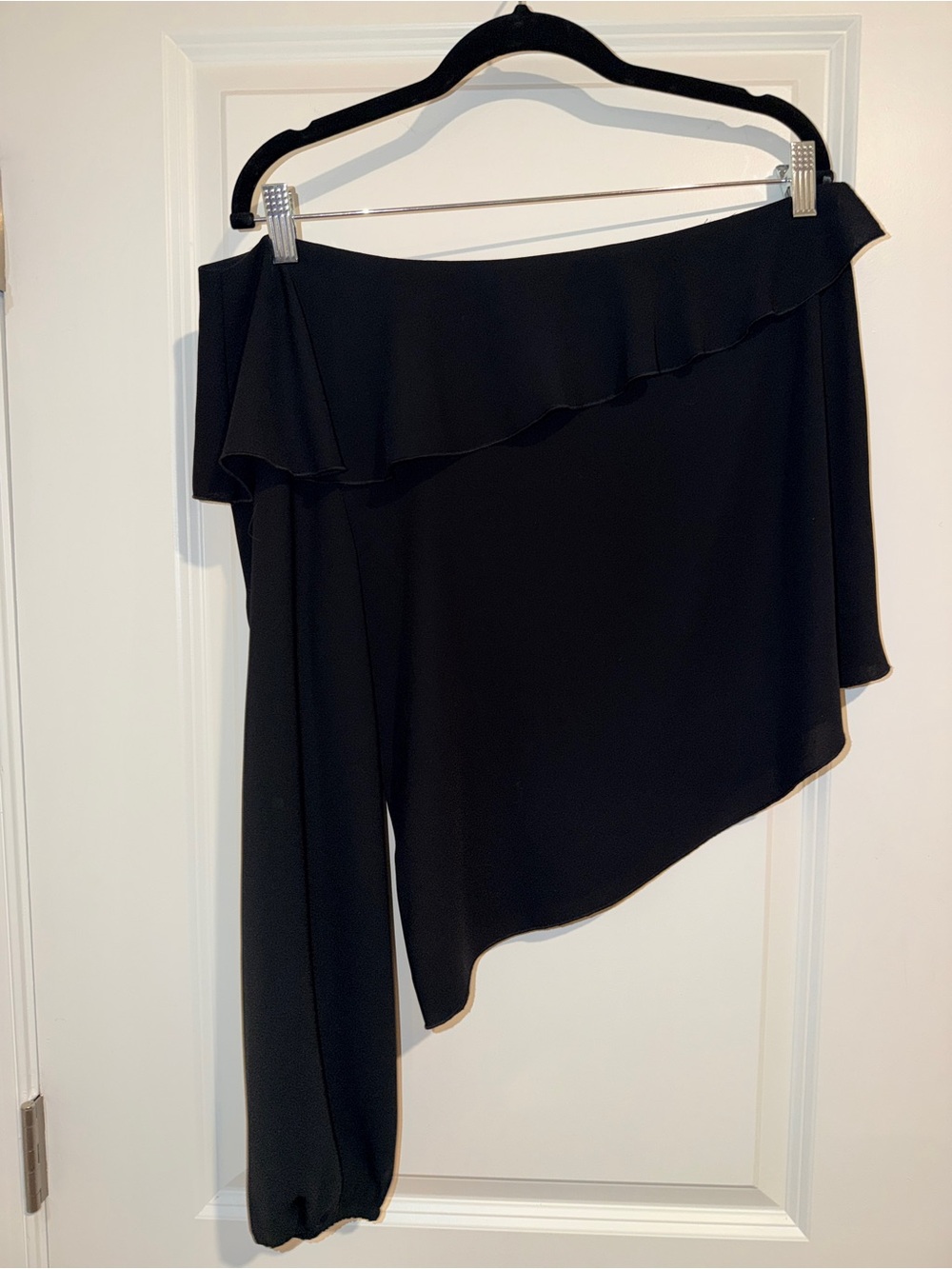 Aritzia - Wilfred Asymmetric One-Shoulder Ruffle Top